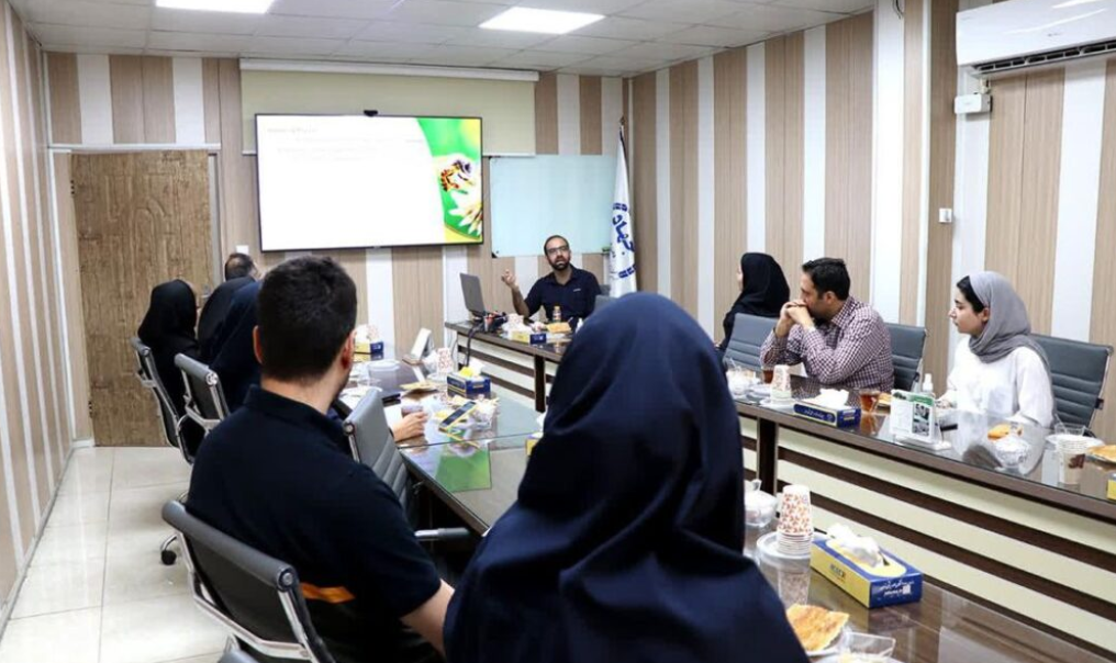 برگزاری نشست علمی با موضوع از کندو تا درمان