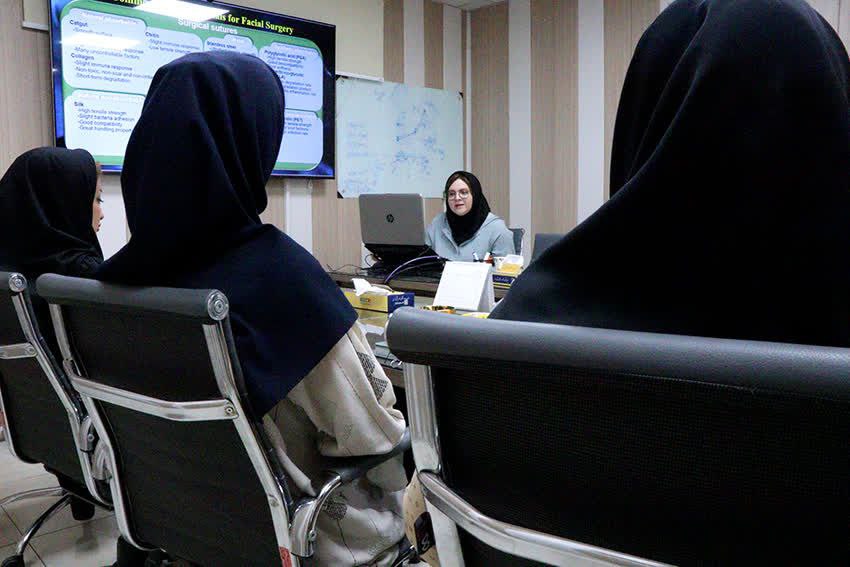 نشست علمی با موضوع “بخیههای نسل جدید: ترکیب مواد زیستتخریبپذیر، زیستفعال و نانوساختار برای تسریع بهبود زخمهای مزمن” نشست علمی با موضوع “بخیههای نسل جدید: ترکیب مواد زیستتخریبپذیر، زیستفعال و نانوساختار برای تسریع بهبود زخمهای مزمن”